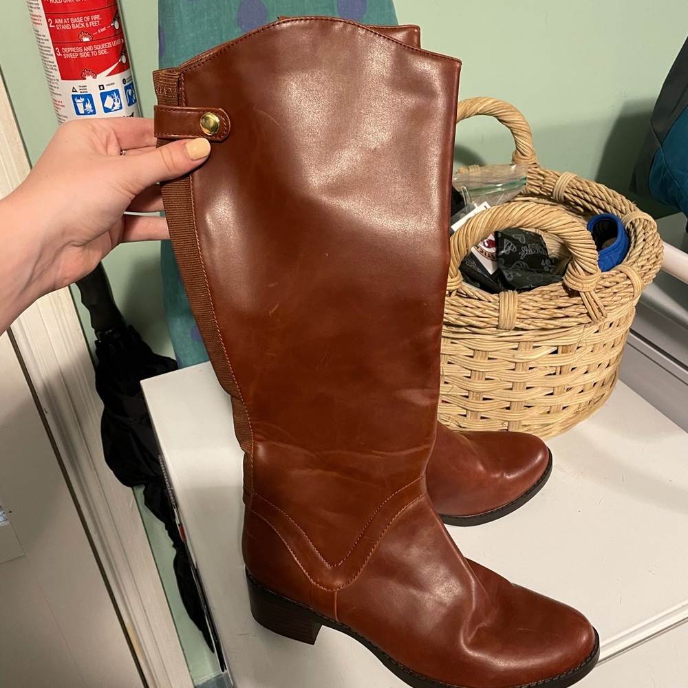Women’s brown boots. Brand new